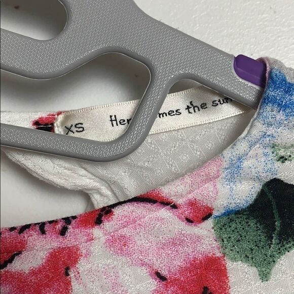 Here Comes the Sun XS floral wraparound dress - Picture 5 of 8